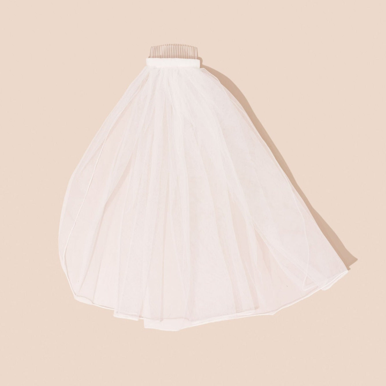 One layer, bunched tulle veil with pencil edge trim (60cm)
