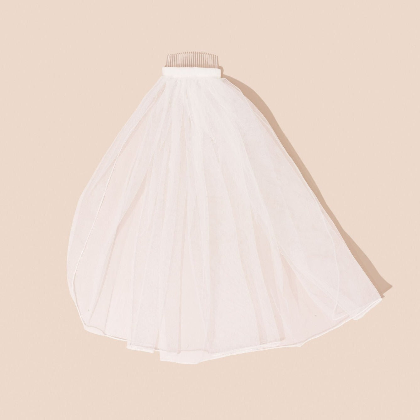 One layer, bunched tulle veil with pencil edge trim (60cm)